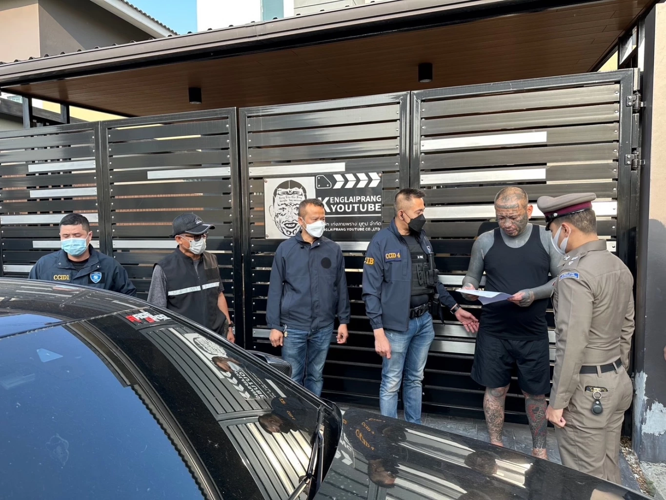 บุกค้นบ้าน "เก่ง ลายพราง" โพสต์คลิปชวนเล่นพนัน สารภาพ ได้ค่าจ้างเดือนละ 2 แสน