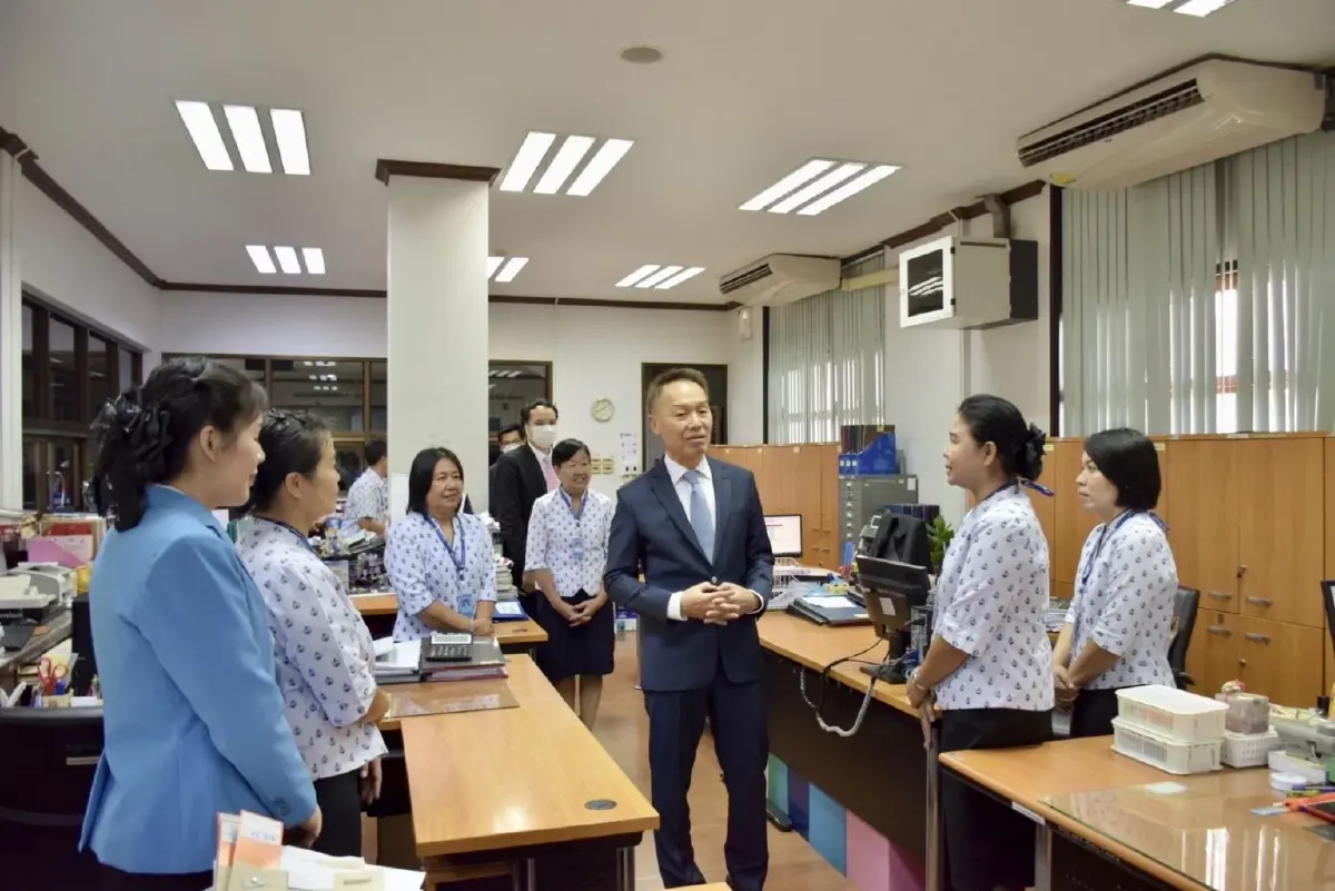 ปธ.ศาลฎีกา ตรวจเยี่ยมศาลอุตรดิตถ์-สุโขทัย ย้ำการจัดการคดีให้สอดคล้องปริมาณคดี