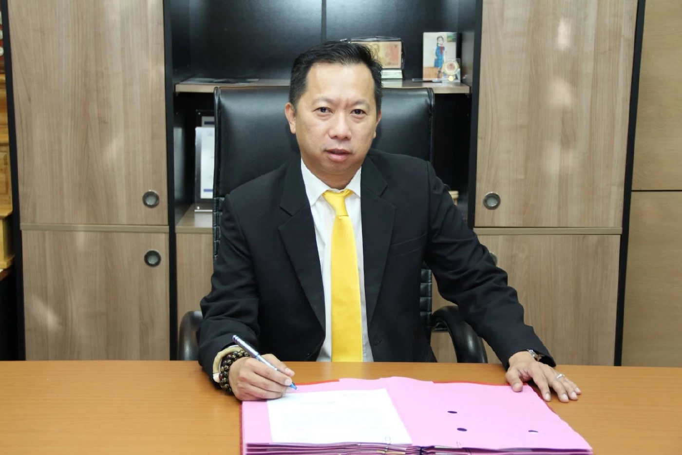 นายณกรณ์ ตรรกวิรพัท ผู้ว่าการการยางแห่งประเทศไทย (กยท.) 