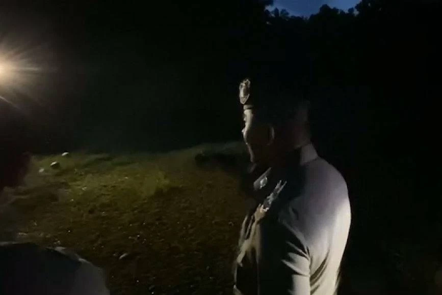 พล.ต.อ.สุรเชษฐ์ หักพาล รอง ผบ.ตร. ลงพื้นที่จุดที่พบร่างเด็ก 3 ขวบ