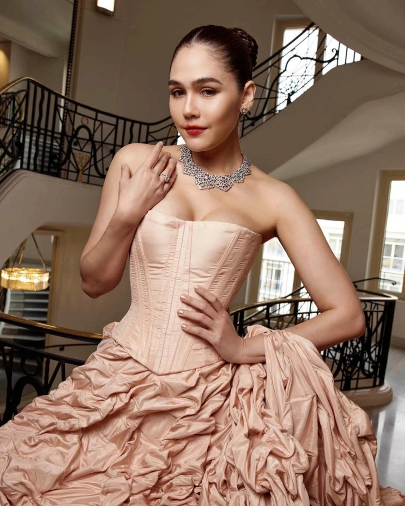 ซูมกันให้ชัดๆเหล่าคนดัง 'งัดเครื่องเพชร' ใส่ฟาดบนพรมแดงคานส์ครั้งที่ 76