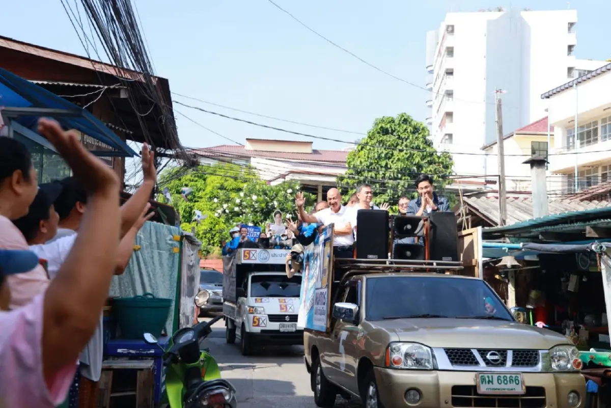 หาเสียงวันสุดท้าย "อภิสิทธิ์" ขึ้นรถแห่จับไมค์ ขอโอกาส "เอิร์ธ พงศกร"