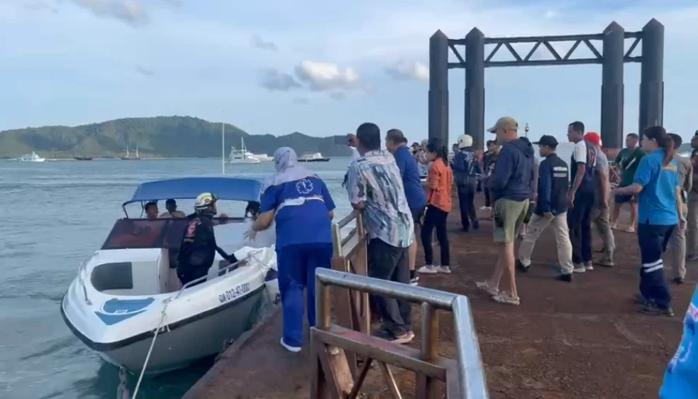 ด่วน! เรือสปีดโบ๊ทชนเสาสัญญาณเดินเรือทะเลภูเก็ต นทท.เจ็บระนาวกว่า 30 คน