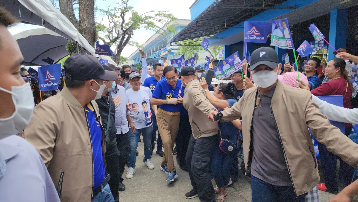 "ประยุทธ์" บุกเมืองคอน อ้อนกาเลือก 2 ใบ "ลุงตู่- ผู้สมัคร ส.ส.รทสช."