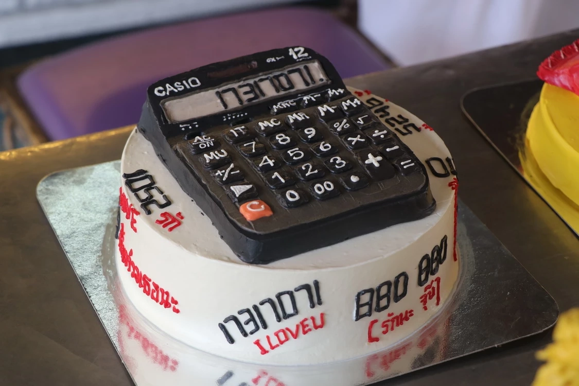 ร้านเบเกอรี่ไอเดียเจ๋ง ทำหน้าเค้กแฟนซีแปลกแหวกแนว เพิ่มมูลค่า