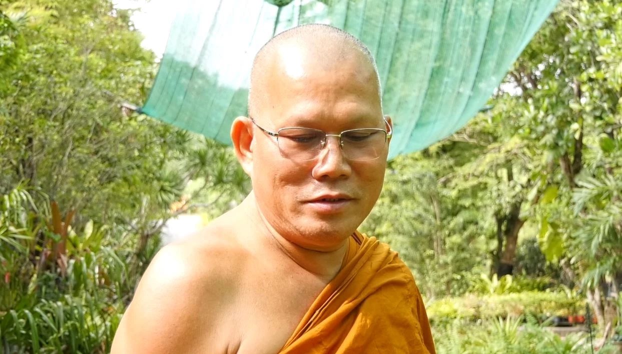 พระญาณดิลก (เจ้าคุณแดง) เจ้าอาวาสวัดมกุฏคีรีวัน เขาใหญ่ เจ้าคณะอำเภอ (ธรรมยุต) 