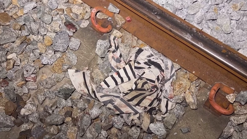 สยอง! ม้าเหล็กขยี้ร่างหนุ่มนิรนาม นอนกอดรางรถไฟ ก่อนเข้าสถานีบางละมุง