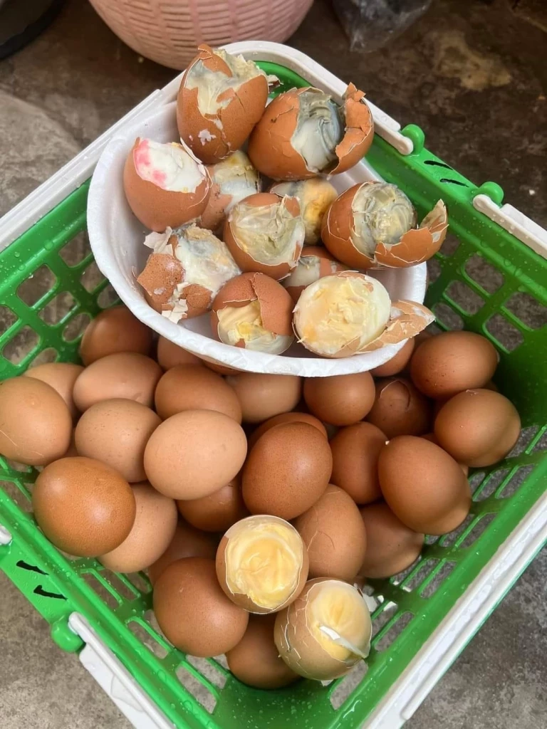 สาวโพสต์เตือน ซื้อไข่ต้มแก้บน หน้าวัดโสธรฯ เจอเน่าเกือบทั้งตะกร้า