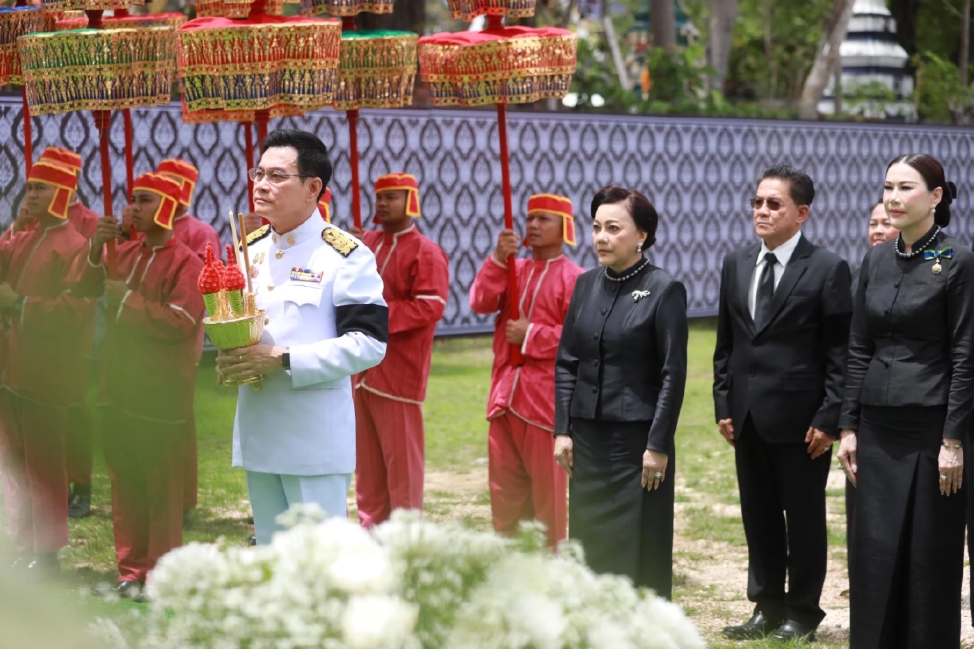 ตระกูลลักษณวิศิษฏ์ น้อมสำนึกพระมหากรุณาธิคุณ พิธีพระราชทานเพลิงศพพ่อวีระ