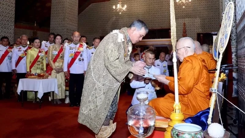 'วันฉัตรมงคล' ๔  พฤษภาคม พระราชพิธีฉลองพระเศวตฉัตรกษัตริย์ไทย