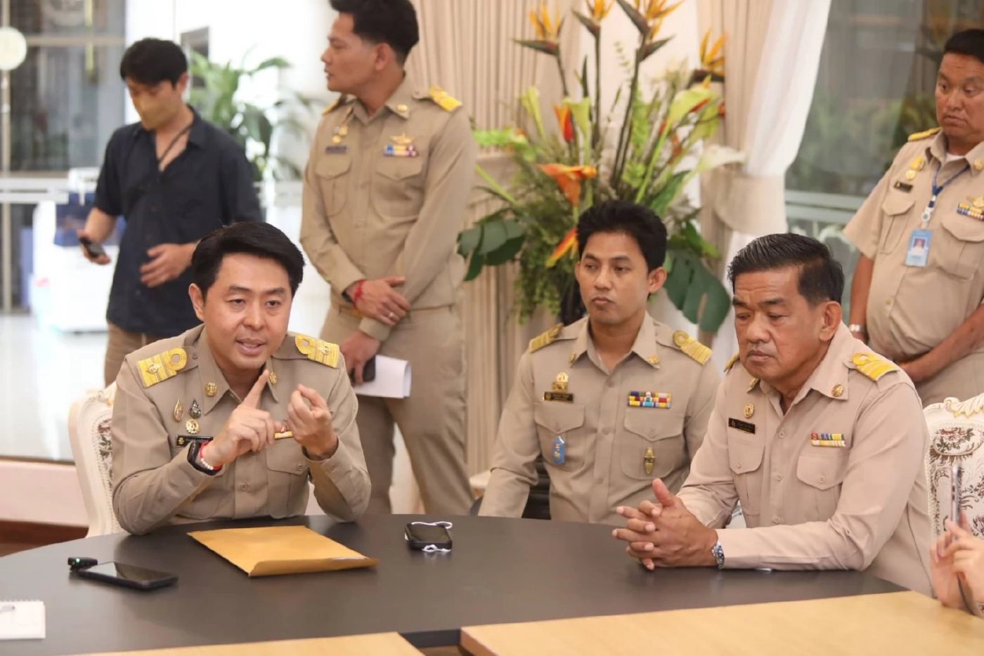 ปรเมศวร์ งามพิเชษฐ์ นายกเมืองพัทยา (หันหน้าตรง)