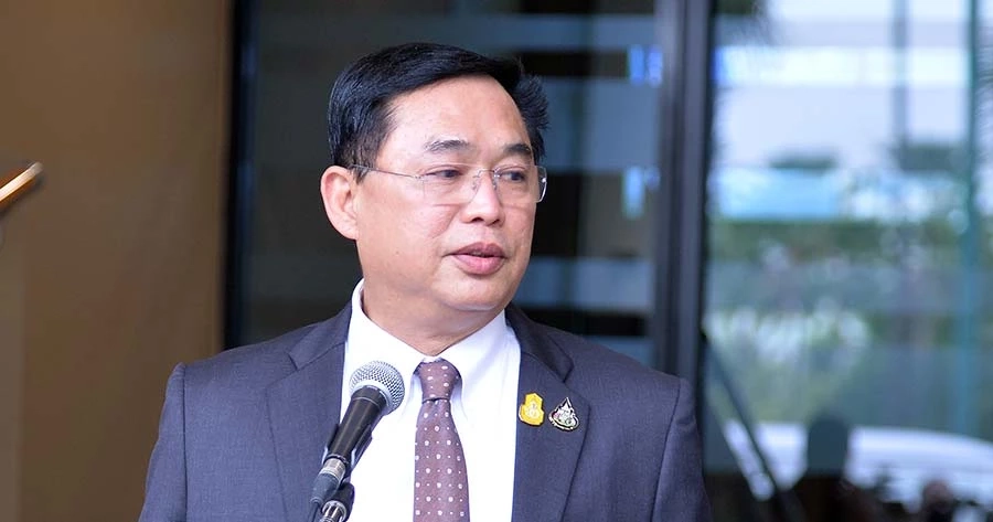 "นายอนุชา นาคาศัย" 