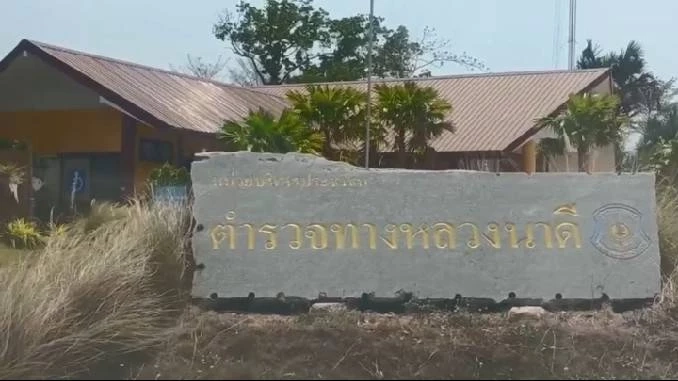 บีบหัวใจ! หนุ่มขี่พ่วงข้าง 400 กม. พาหมา 2 ตัวกลับอีสาน ใจสลายเมียหนีไปกับชู้