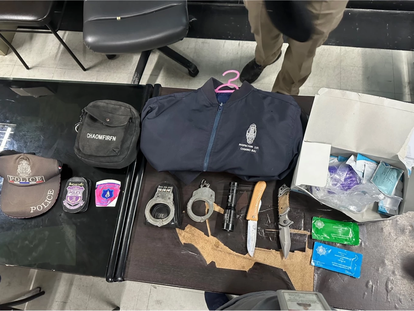 จับชายอ้างเป็นตำรวจ ขอตรวจปัสสาวะ รีดเงินแลกปล่อยตัว