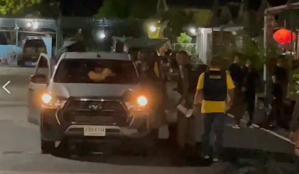 นายเดชา ยอมมอบตัวกับตำรวจ หลังเจรจานาน 9 ชั่วโมง