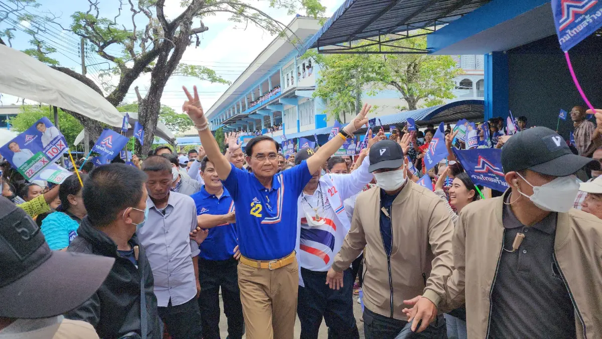 "ประยุทธ์" บุกเมืองคอน อ้อนกาเลือก 2 ใบ "ลุงตู่- ผู้สมัคร ส.ส.รทสช."