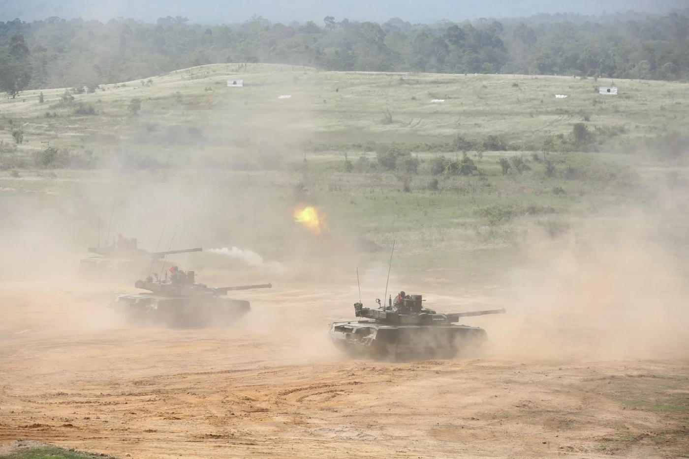 "ผบ.ทร." โชว์ยิง MK-19 พอใจบรรลุเป้าหมาย ฝึกร่วม "ทบ.-ทอ."