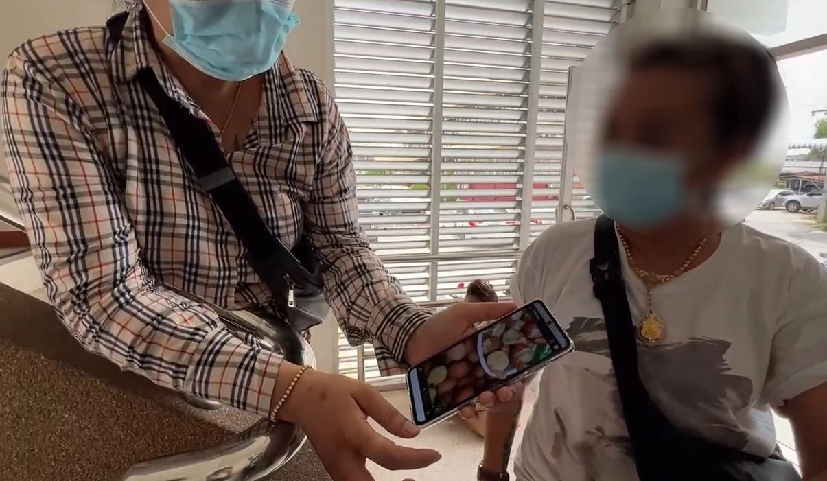 แจ้งข้อหาแม่ค้าขายไข่เน่า หน้าวัดหลวงพ่อโสธร เจ้าของร้านโวย! ถูกดิสเครดิต