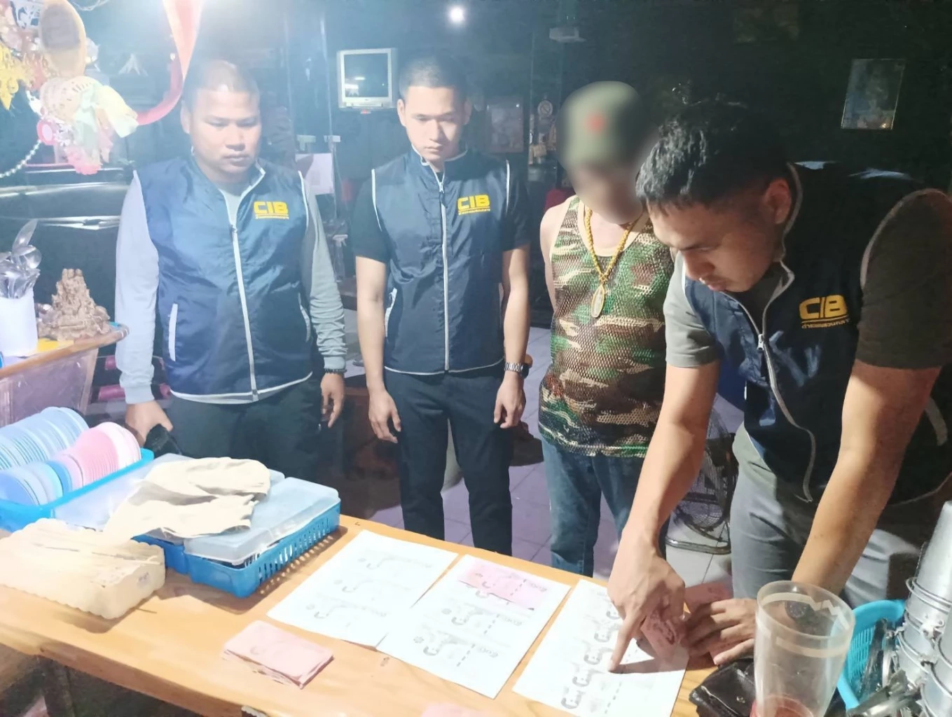 บุกจับร้านคาราโอเกะกลางเมืองอุบลฯ ค้ากามเยาวชนต่ำกว่า 18 ปี