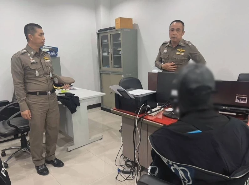 ไฮโซหนุ่มหัวร้อนเข้ามอบตัวกับตำรวจ