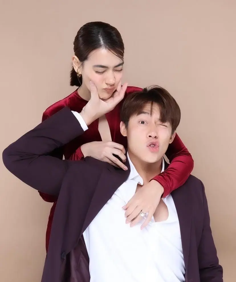 หมาก-คิมเบอร์ลี่ สาดความหวาน เล่าความหมายที่แฝงในการ์ดงานแต่ง