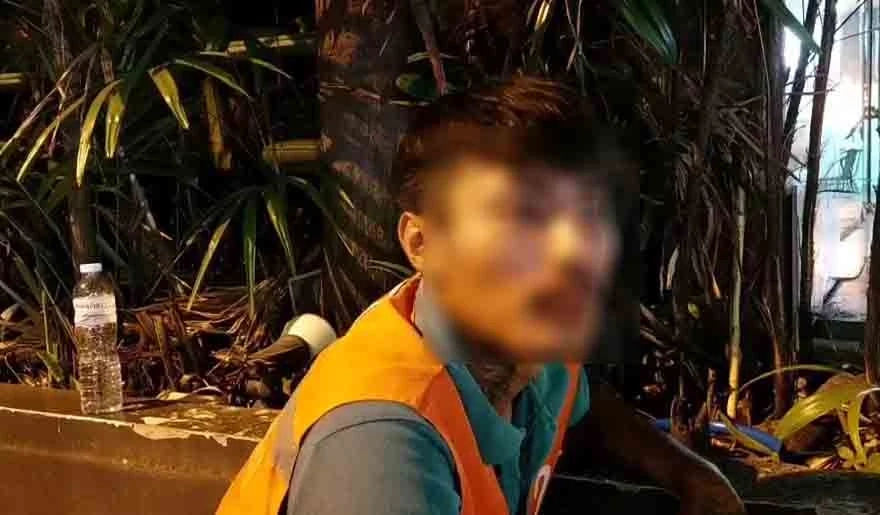 ระทึก! กลางวอล์คกิ้งสตรีท พ่อค้ากัญชาชกสู้ไม่ไหว แทงหนุ่มอินเดียบาดเจ็บ