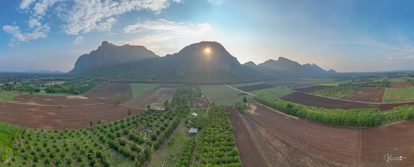 สวยตะลึง! "ดวงตาสวรรค์" ปรากฏการณ์แสงอาทิตย์ลอดปล่องถ้ำ เทือกเขากกมะม่วง