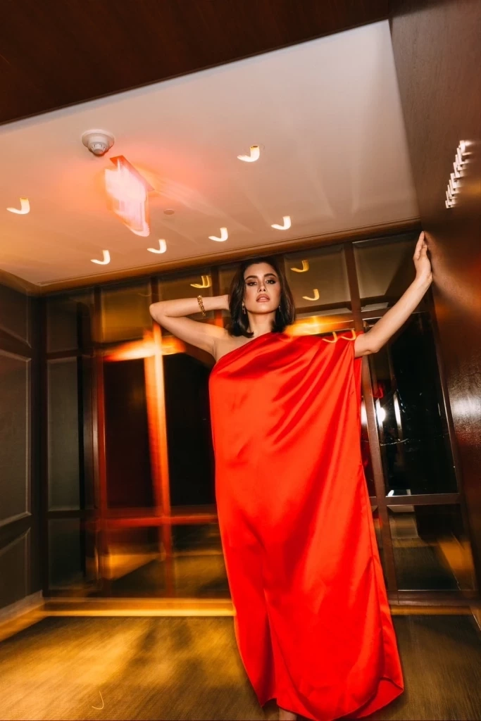 ก็ซีทรูไปเลยจ้า "ปู ไปรยา" อวดหุ่นสับ บนพรมแดงเมืองคานส์ ครั้งที่ 76 (มีคลิป)