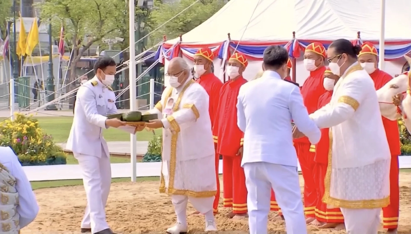 เปิดคำเสี่ยงทายผ้า และ "พระโค"กินเลี้ยง ในวันพืชมงคล 2566