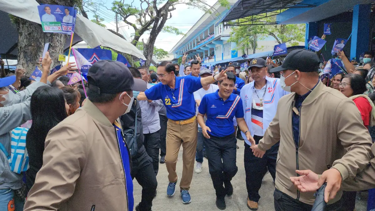 "ประยุทธ์" บุกเมืองคอน อ้อนกาเลือก 2 ใบ "ลุงตู่- ผู้สมัคร ส.ส.รทสช."