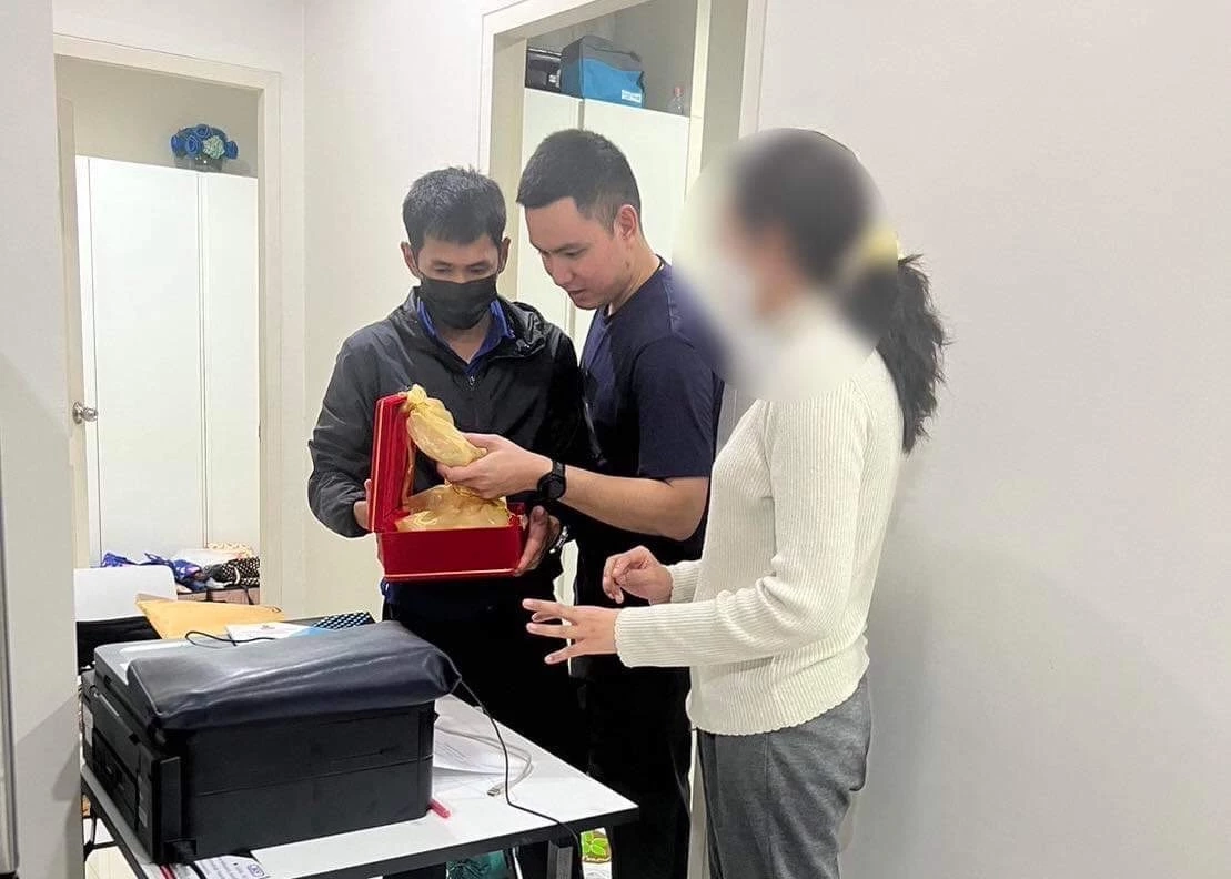 คุมตัว อดีตพระอาจารย์คม พร้อมพวก ฝากขังศาล คดียักยอกเงินวัด 180 ล้าน