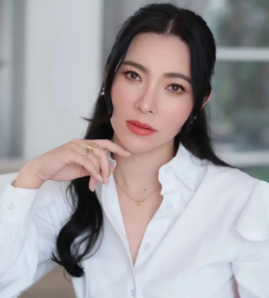 ดีเจดัง อวดภาพในตำนานคู่ "ทิม พิธา"ลั่นแรงต่อบัตรคิวสตรีหมายเลข 1 อยู่ค่ะ