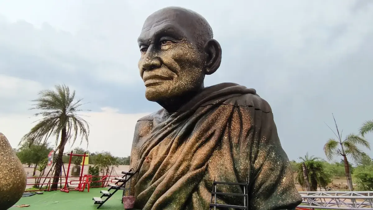 พายุพัดถล่มวัด โดมพังทั้งหลัง ชาวบ้านตะลึง! ไม่โดนองค์ "หลวงพ่อเคลือบ"