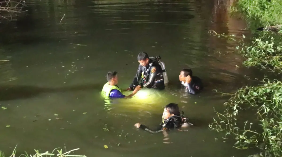 เปิดคลิปวงจรปิด จ่าเอกขับรถยนต์เลี้ยวผิดซอย พุ่งตกน้ำจมดับคาซากรถ