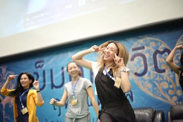 ย้อนรอยดราม่าดาราคนดัง 'หลงเข็มทิศชีวิต' วงจรลัทธิ 'ครูอ้อย ฐิตินาถ'