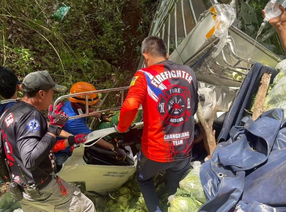 รอดปาฏิหาริย์! หนุ่มขับรถตกเหว ติดในซากนาน 2 วัน เผย กินกะหล่ำประทังชีวิต
