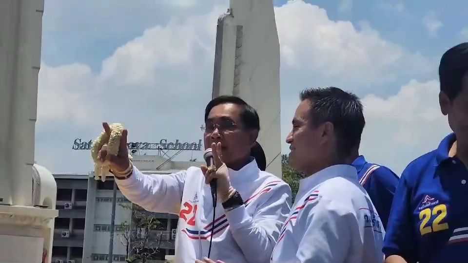 "บิ๊กตู่" ปิดจ็อบหาเสียง เข้าวัดชนะสงคราม ขอพร "กรมพระราชวังบวร"