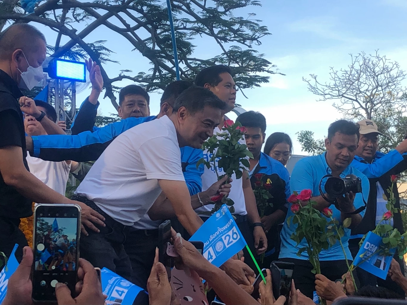 "อภิสิทธิ์" อ้อนชาวสงขลาให้โอกาส"สรรเพชญ” สานต่ออุดมการณ์"ปชป."