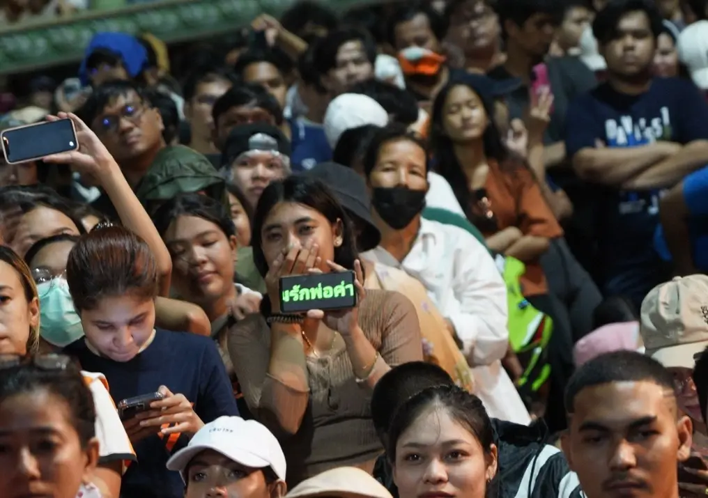 "โรม" ลั่น 14 พ.ค. เสาไฟฟ้าหัก ก้าวไกลจะเอาเสาลงดิน นำปักธงส้มสุราษฎร์ธานี