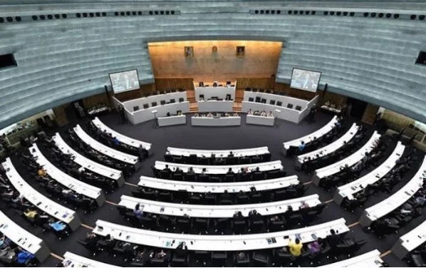 "ชูวิทย์" เตือน "ก้าวไกล" ให้เลือกผลประโยชน์ระหว่างร้านค้ากัญชา กับประชาชน