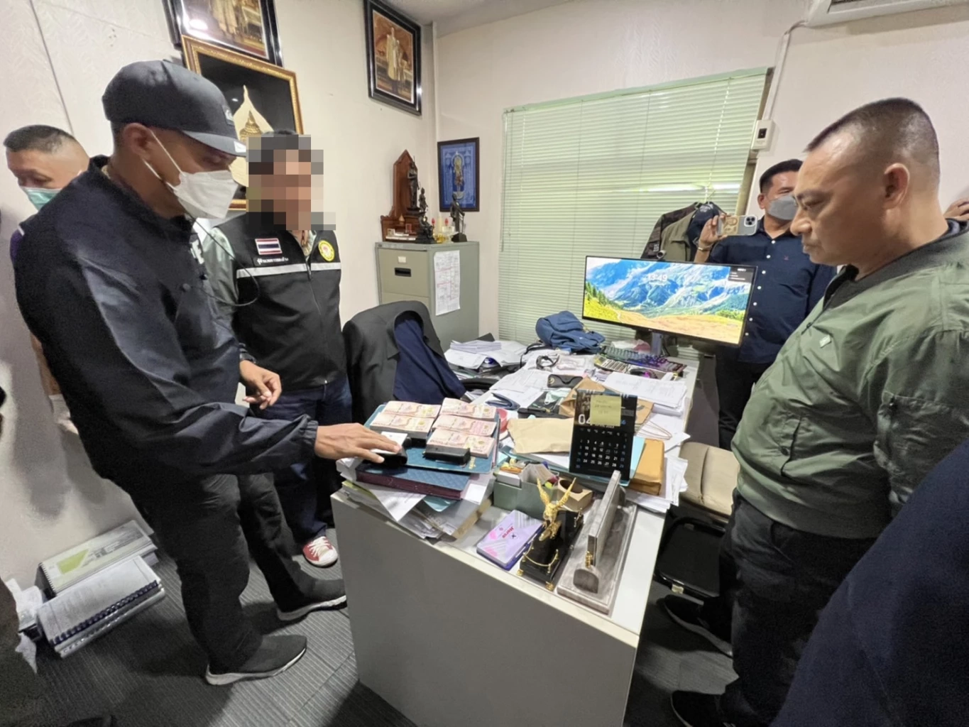 บุกจับ ผอ.กองช่าง เรียกรับสินบน 3 ล้าน คาเทศบาลเมืองคลองหลวง