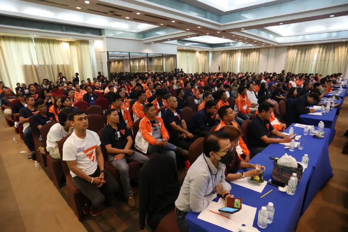 "พิธา" ติวเข้ม ส.ส. เดินหน้าขอบคุณประชาชน พร้อมเริ่มงานทันที