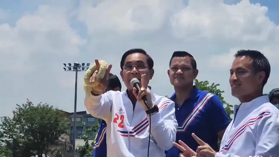 "บิ๊กตู่" ปิดจ็อบหาเสียง เข้าวัดชนะสงคราม ขอพร "กรมพระราชวังบวร"