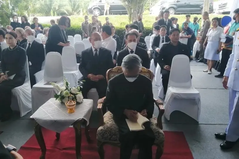 “ในหลวง” พระราชทานน้ำหลวงอาบศพ "วีระ ลักษณวิศิษฏ์" บิดานายจุรินทร์ หัวหน้าพรรคประชาธิปัตย์