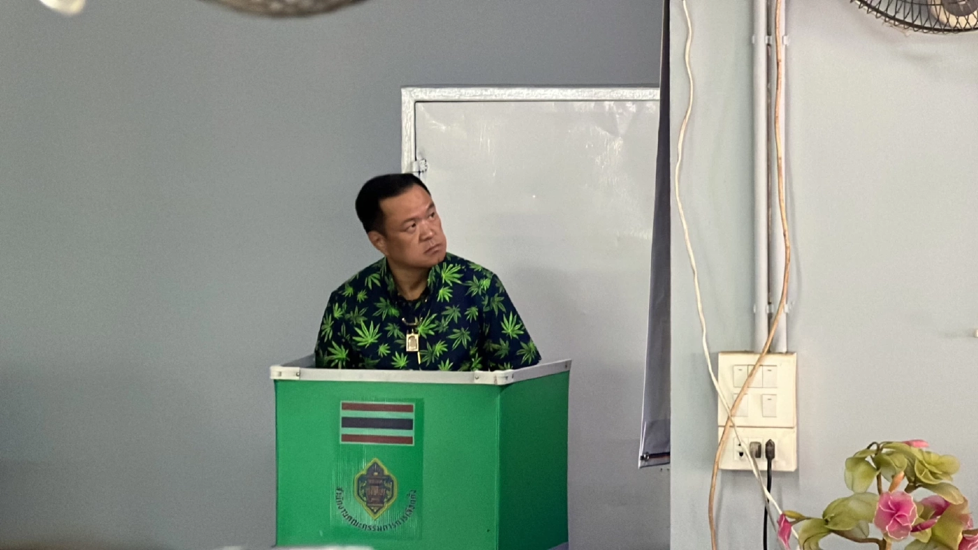 "อนุทิน" ใช้สิทธิเลือกตั้ง รอลุ้นผลคะแนนบุรีรัมย์กับครูใหญ่ "เนวิน"