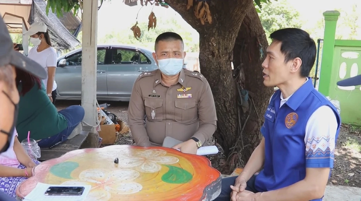 นายชาตรี ฉิมพรัตน์ นายอำเภอเดิมบางนางบวช (เสื้อฟ้า)