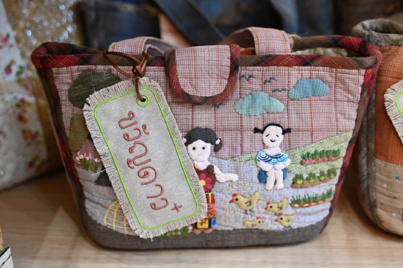 "ขวัญดาว” ผลิตภัณฑ์ใหม่ ต่อยอดงานฝีมือ ส่งเสริมคุณภาพครอบครัวตำรวจ