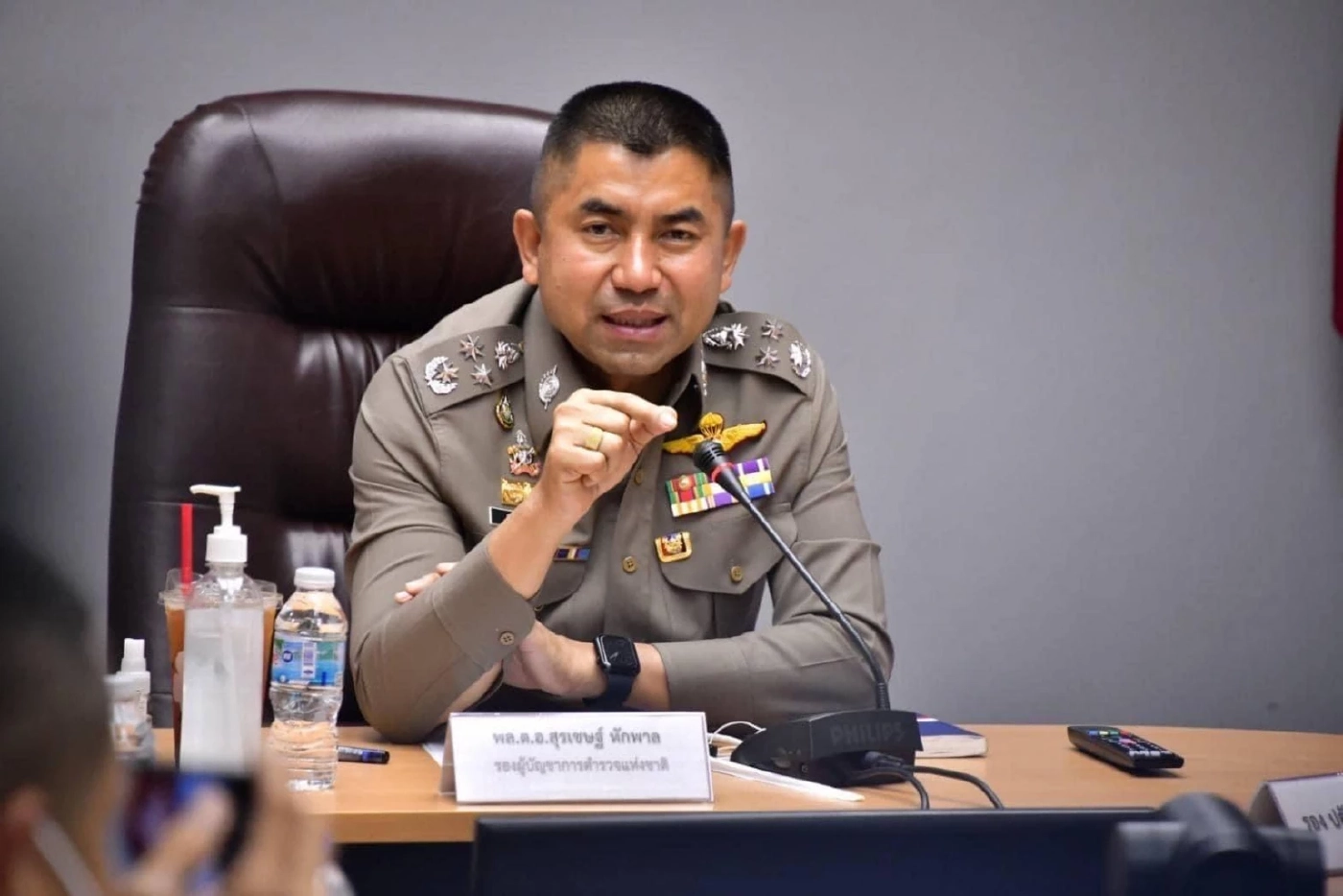 "ทนายพัช" มอบตัวเข้ารับทราบข้อหา อยู่ระหว่างสอบปากคำ