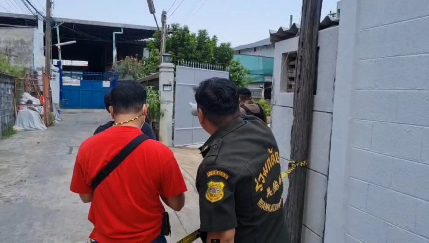 ด่วน! หนุ่มคลั่ง หวั่นโดนแย่งสมบัติ ชักปืนยิงคนครอบครัวเจ็บ 2 ราย