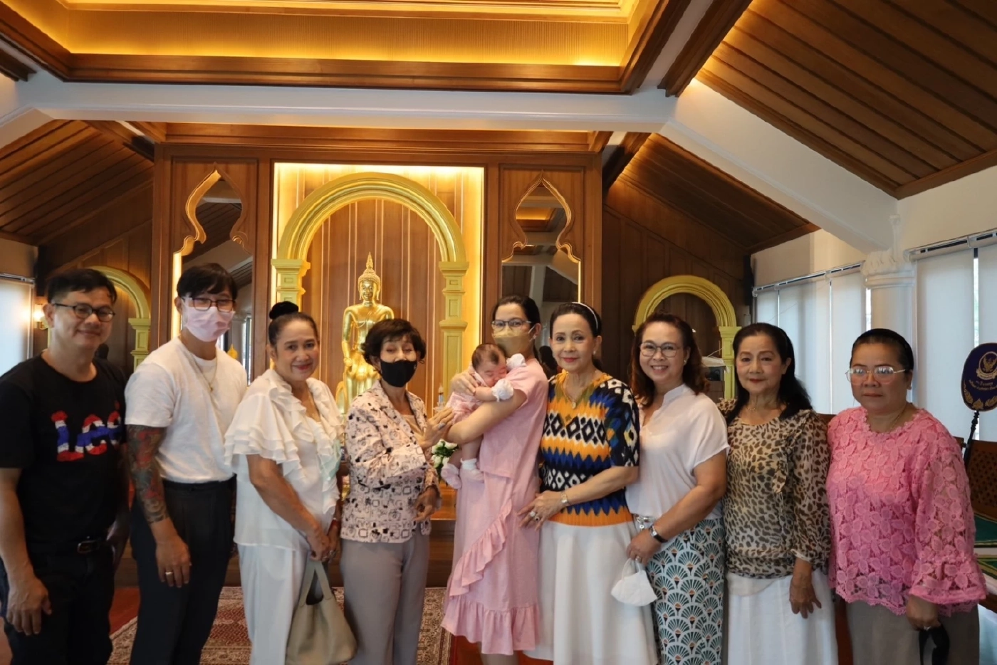 เปิดภาพความน่ารัก โกนผมไฟ น้องมีตังค์ หลานสาวแห่งบ้าน ศิระฉายา